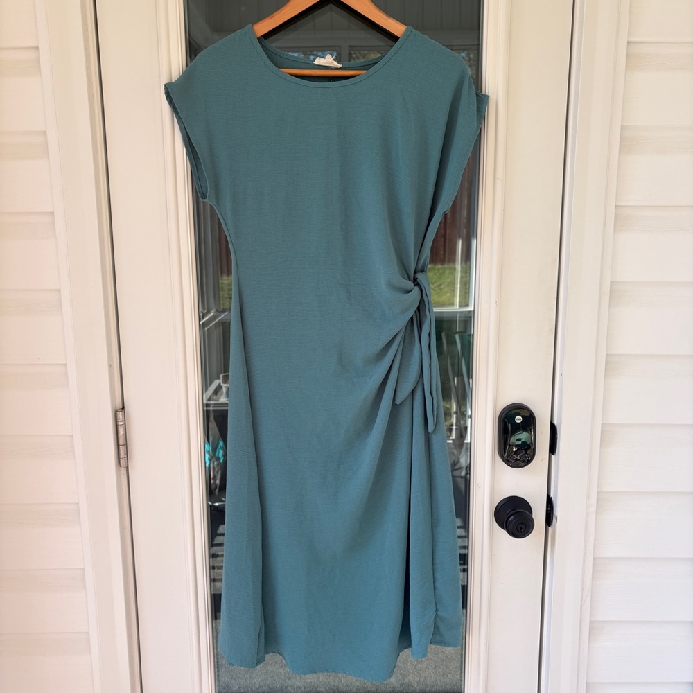 See You Monday Short Sleeved Dress Size M